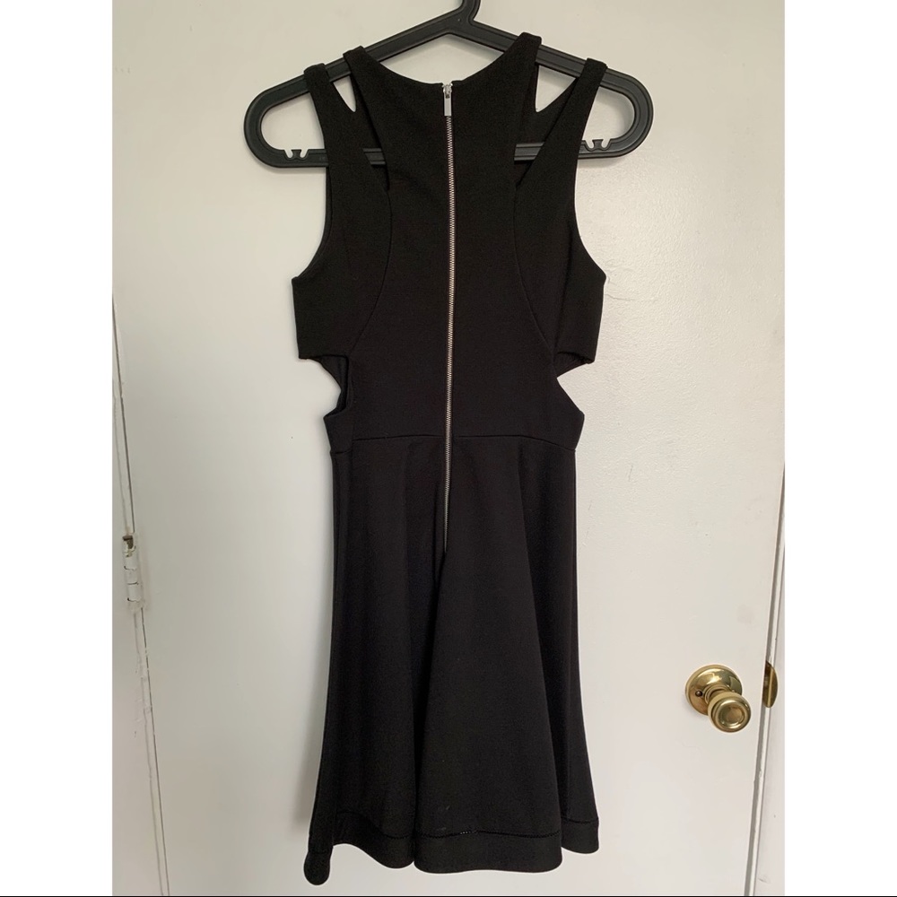 Dress - Picture 3 of 3
